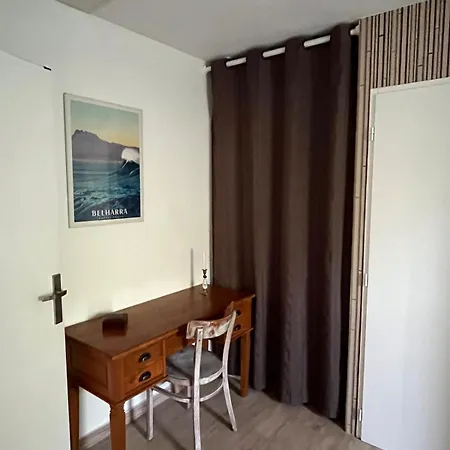 T2, Tres Bien Equipe, Avec Terrasse, Jardin, Et Acces Piscine *