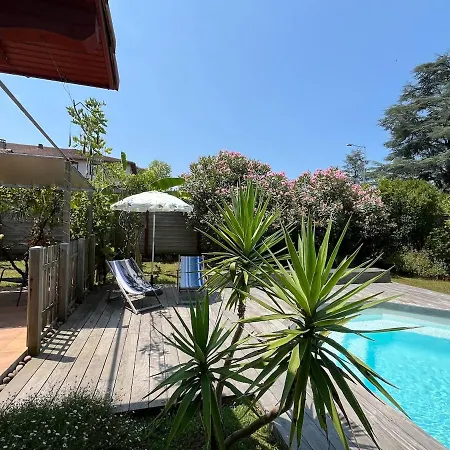 T2, Tres Bien Equipe, Avec Terrasse, Jardin, Et Acces Piscine Apartman *