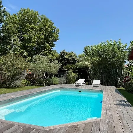 T2, Tres Bien Equipe, Avec Terrasse, Jardin, Et Acces Piscine Apartman *