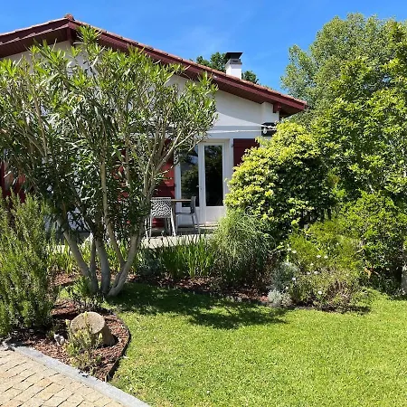 Apartman T2, Tres Bien Equipe, Avec Terrasse, Jardin, Et Acces Piscine *