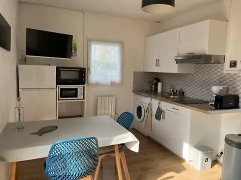 Appartement T2, Très Bien équipé, Avec Terrasse, Jardin, Et Accès Piscine