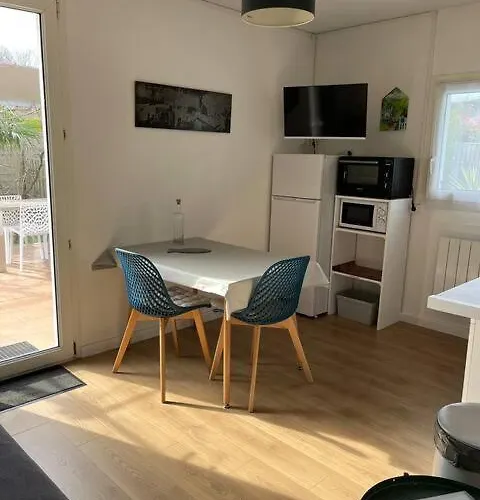 Appartement T2, Très Bien équipé, Avec Terrasse, Jardin, Et Accès Piscine Cambo-les-Bains
